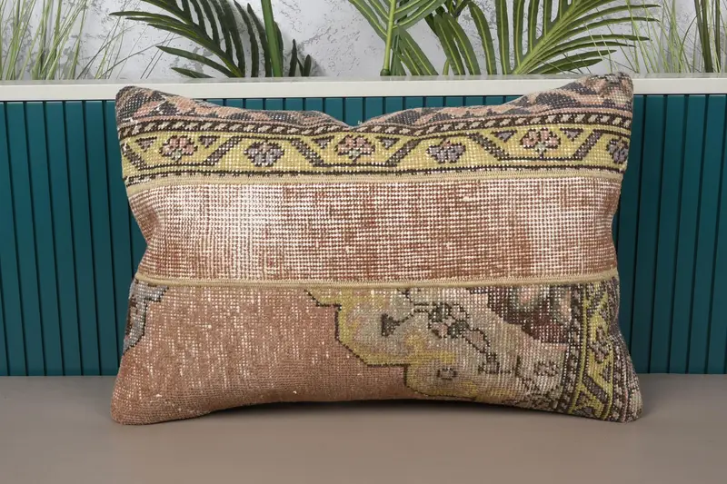 Handgefertigtes braunes und gelbes Patchwork-Wurfkissen, Vintage besticktes Kissen