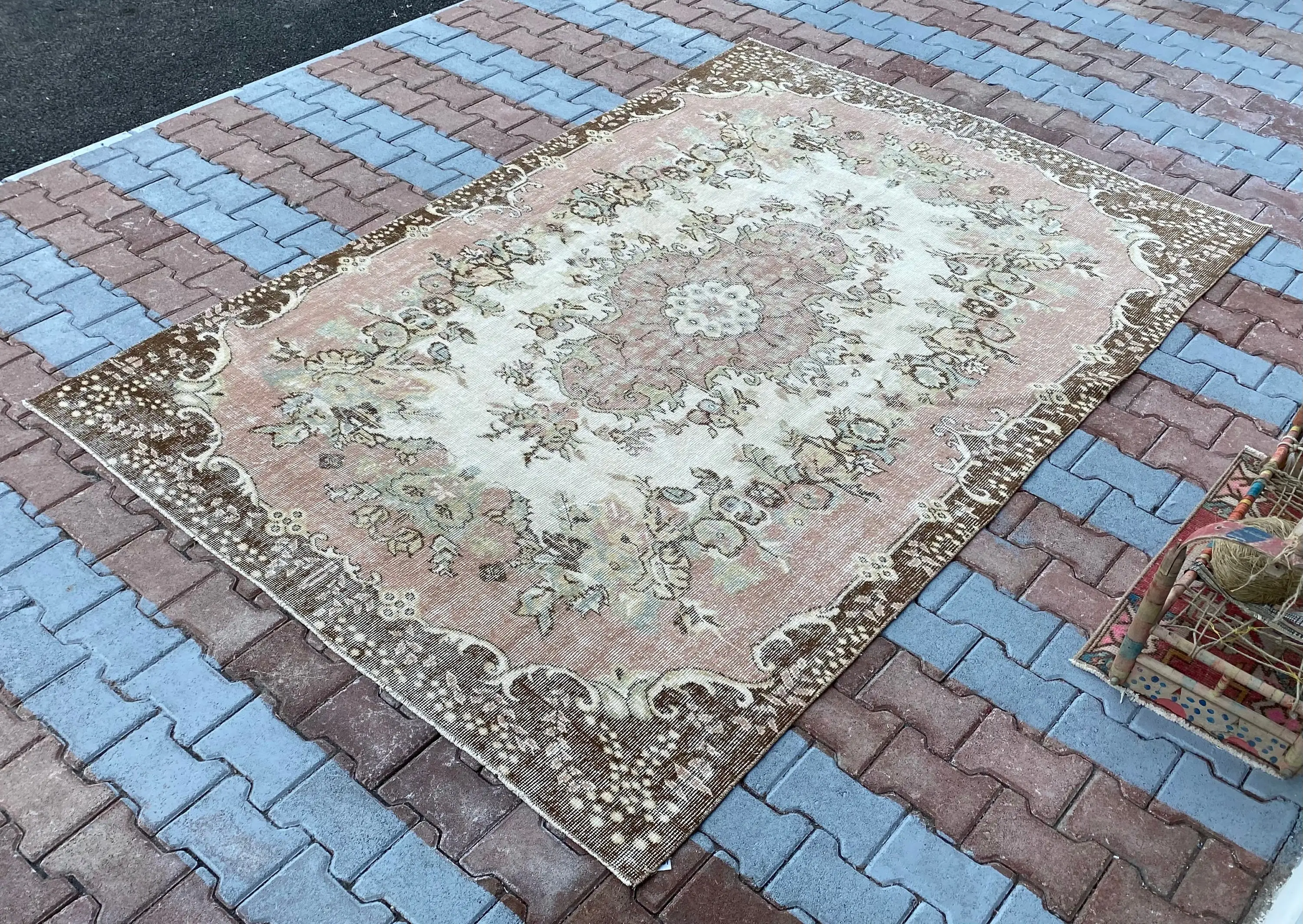 トルコ製 ラージ ラグ 181x272cm ブラウン 花柄 ヴィンテージ ラグ - 1