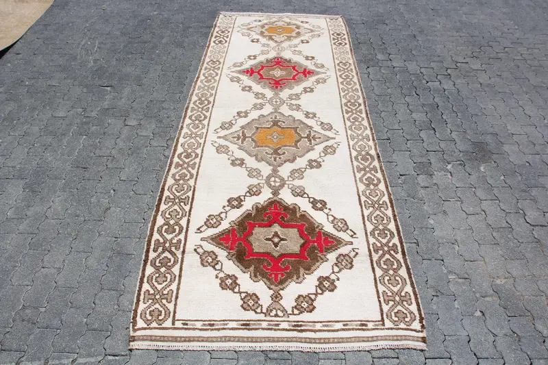 Alfombra de pasillo turca vintage 4,3x11,1 pies (130x339 cm), alfombra Herki de camuflaje marrón - 1