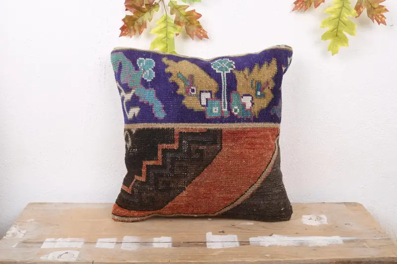 Kırmızı Keten Kırlent, 16x16 Nakışlı Patchwork Kırlent