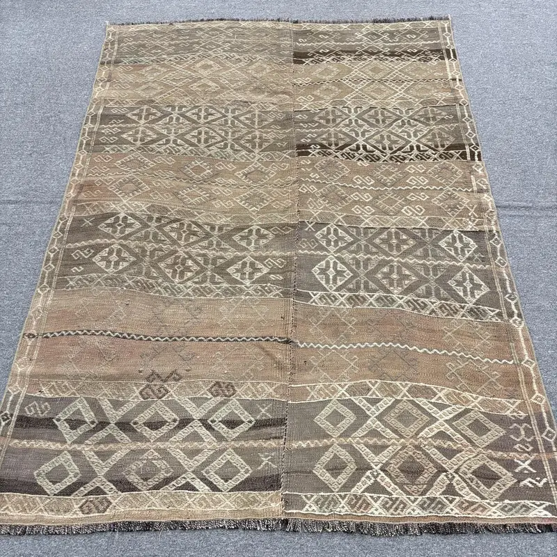 Vintage Türk Halısı, 4.1x5.7 ft Kilim Halı, Kahverengi Vurgulu Patchwork Halı - 1
