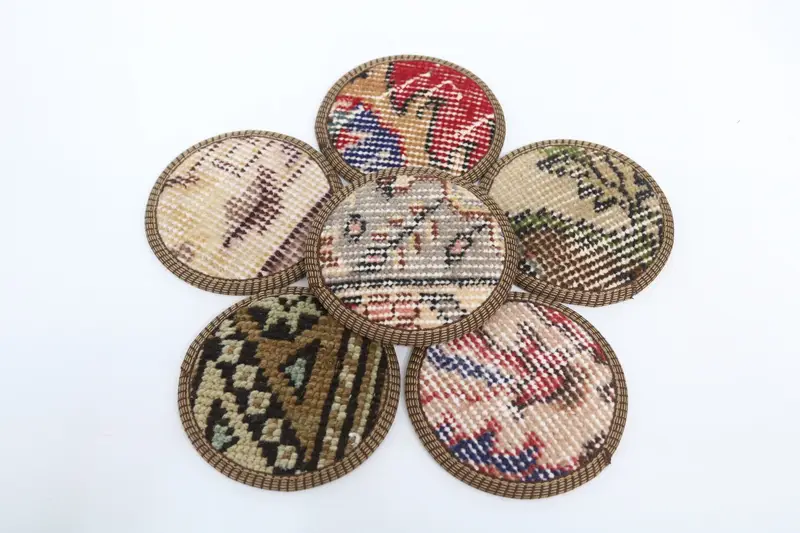 Boho Beige und Brauner runder Untersetzer, einzigartiger ethnischer Untersetzer