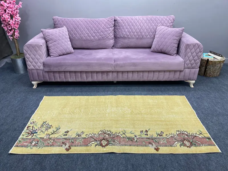 イエローの幾何学模様のラグ、2.9x5.7フィート、花柄モチーフ