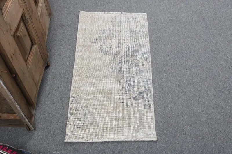 Alfombra Oushak turca vintage de 1,5x2,9 pies, alfombra de lana con estampado de animales pequeños grises - 1