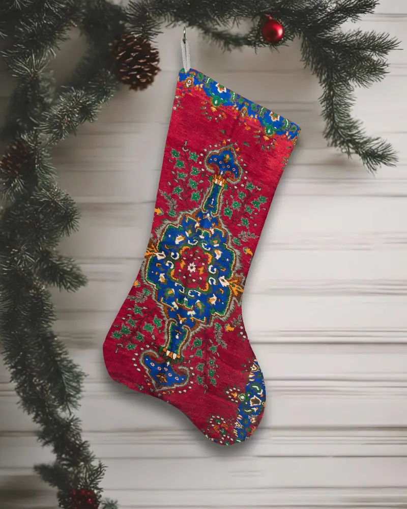 Şenlikli Kırmızı Noel Çorabı, 12 İnç Genişliğinde Bronz Süs Deseni