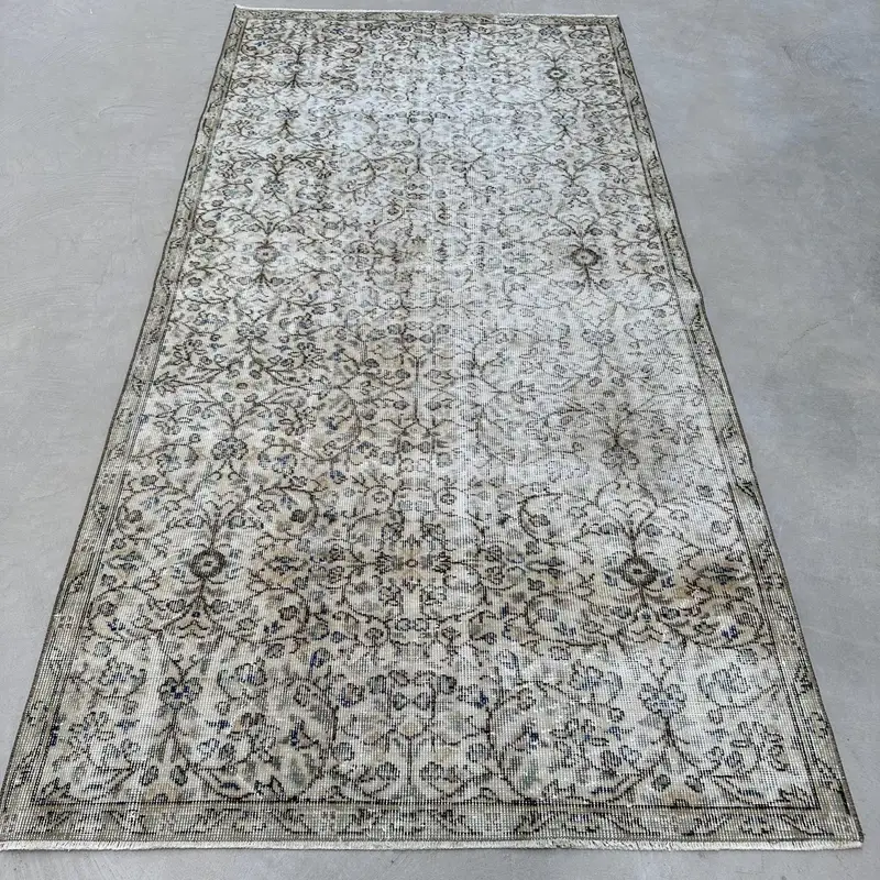 エレガントなベージュの花柄ラグ、4.1x8.1フィートのシックな装飾