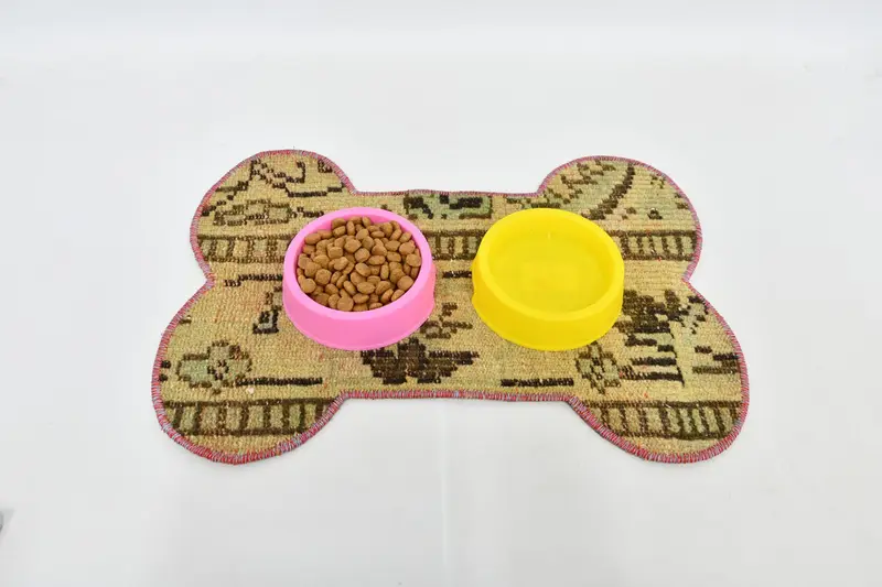 Bej ve Kahverengi Dekoratif Evcil Hayvan Yastığı, Emici ve Su Geçirmez Evcil Hayvan Yastığı