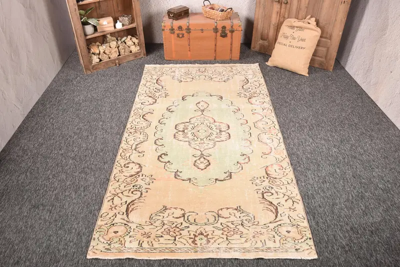 Vintage Turkish Rug, 4.8x9 ft Oushak Rug, Beige Floral Wool Rug - 1