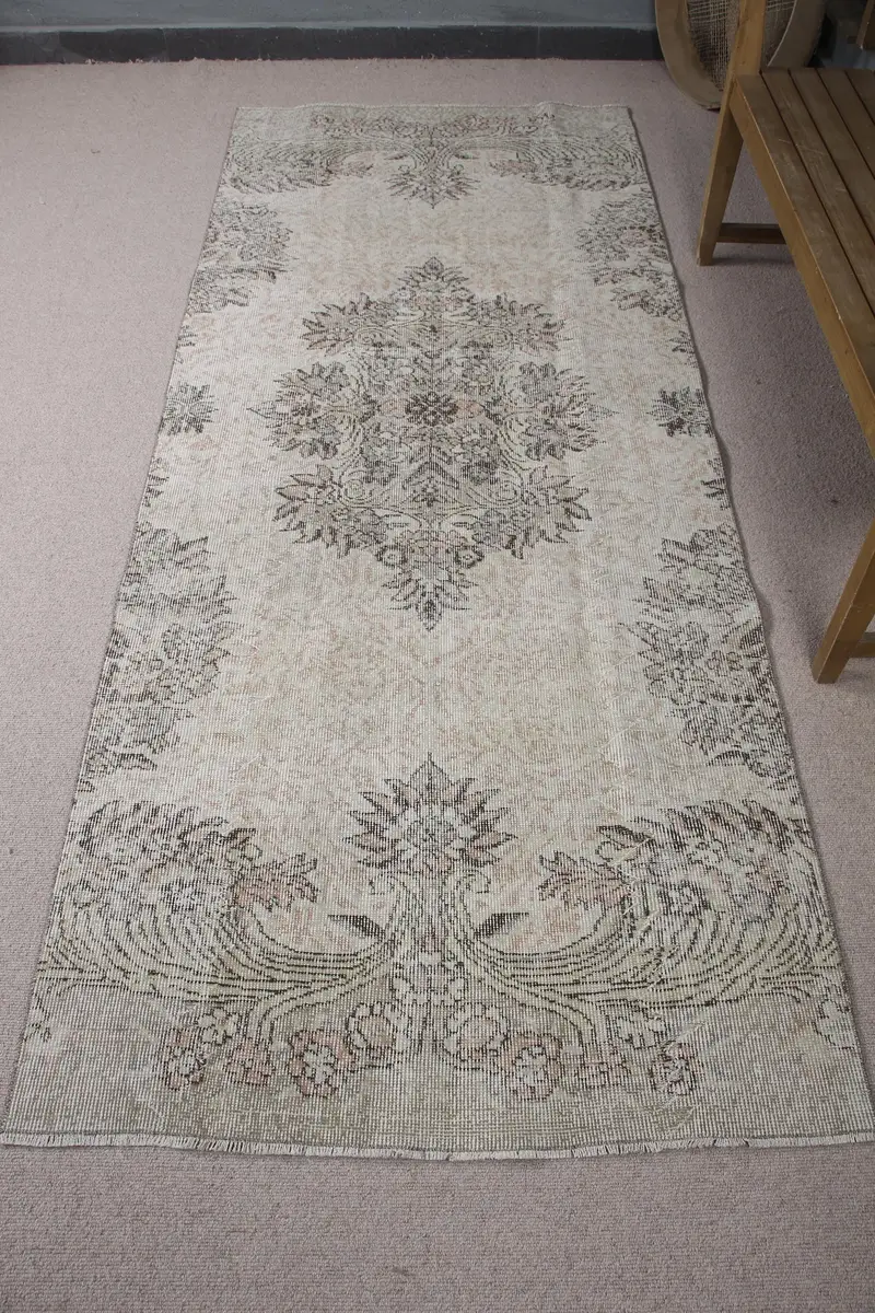 Elegante Alfombra Marroquí Beige, 3,6x8,8ft con Detalles Marrones