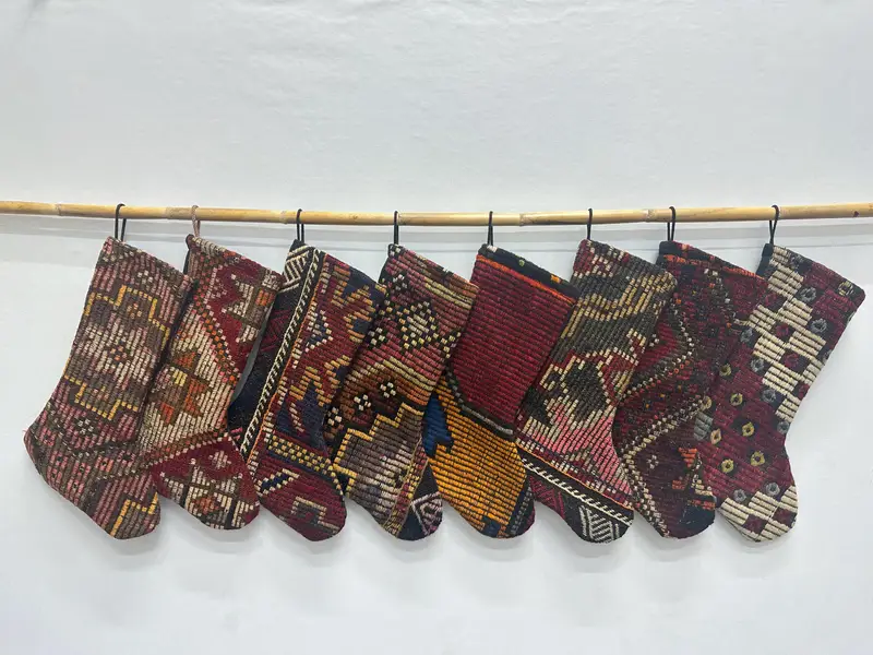 Kırmızı & Sarı Yılbaşı Çorabı, Şenlikli Süs Desenli Çorabı