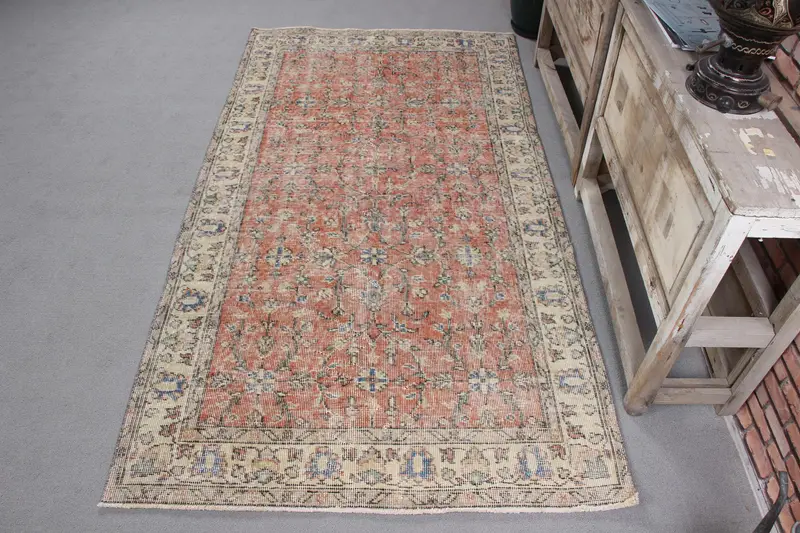 Handgefertigter Patchwork-Teppich in Rot und Blau, 0,3 x 6,7 Fuß