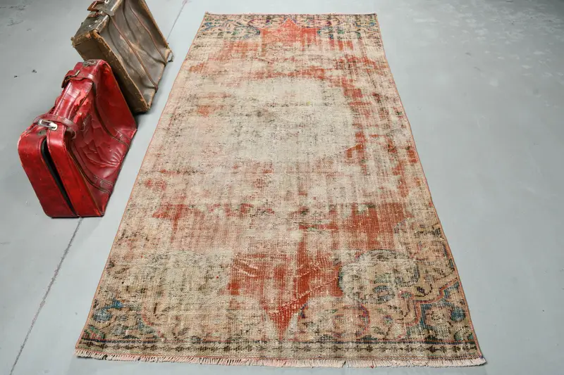 Vintage Türk Halısı 4.3x8.7 ft (130x264 cm), Oushak Kırmızı Çiçekli Halı - 1
