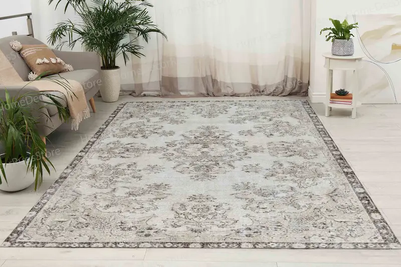 Alfombra con estampado floral de medallón gris: tonos suaves, elegancia moderna