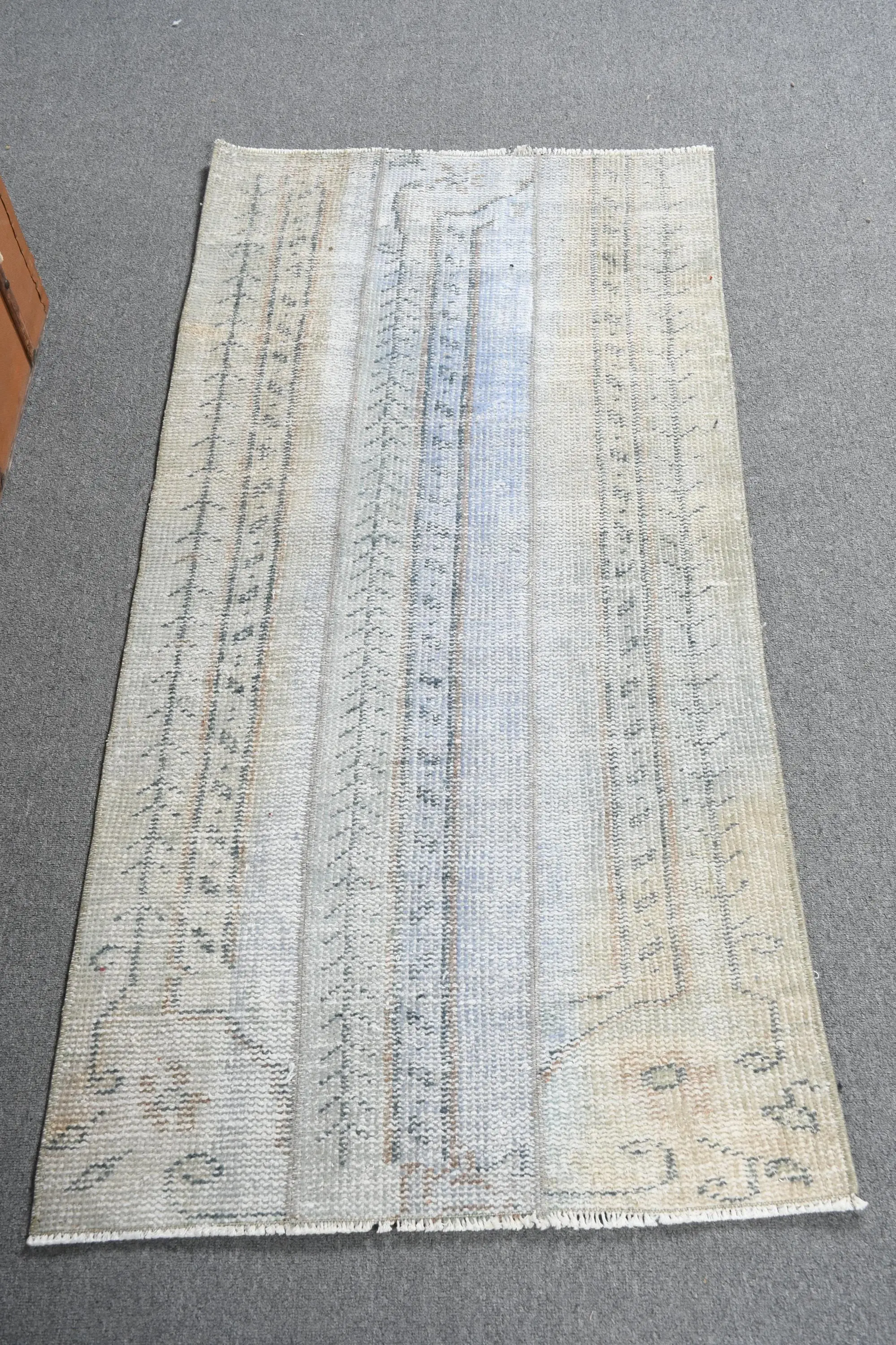 Alfombra turca pequeña 2,3x4,8 pies (71x145 cm), alfombra vintage con bordes blancos - 1