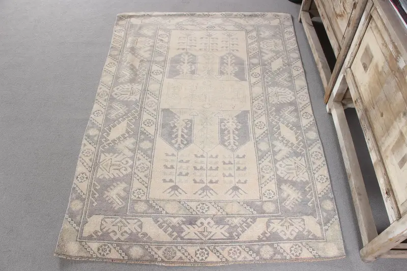 Handmade Beige & Gray Rug, 0.3x5.4 ft Polka Dot