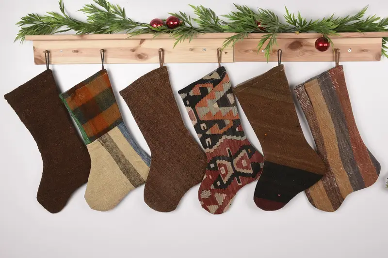 Medias con adornos navideños beige y marrón, medias navideñas de 17 pulgadas de ancho