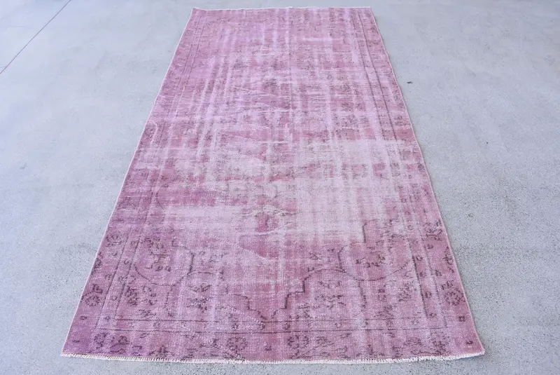 Türkischer Vintage-Teppich 4,2 x 8,5 Fuß (129 x 258 cm), Oushak-Lila-Wollteppich - 1