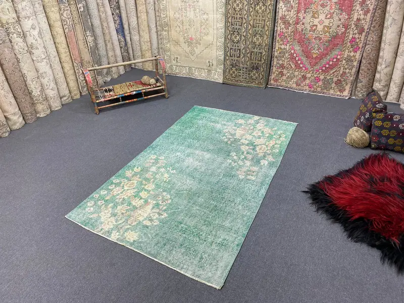 Grüner, beigefarbener Blumenteppich, 110x180 cm