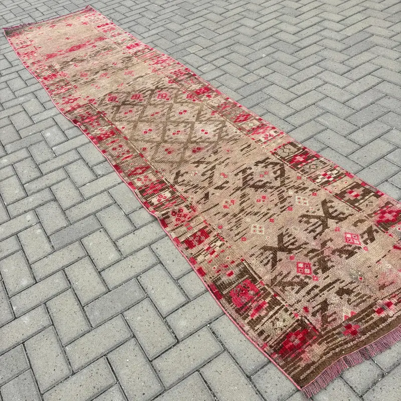 Vintage 2.6x11.8 ft Runner Halı, Türk Halısı, Herki Kırmızı Bitki ve Ağaç Halısı - 1