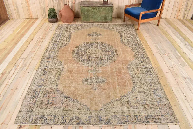Elegant Beige & Blue Floral Rug, 7x10 ft Chic Decor