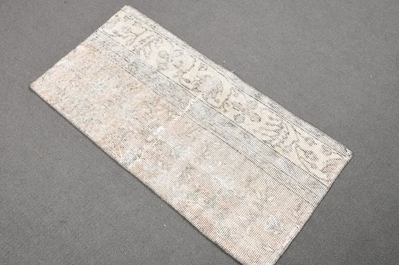 1.6x3.3 ft Vintage Rug, Turkish Small Rug, White Brown Solid Wool Rug - 1