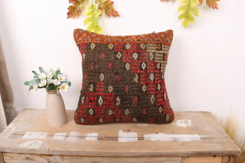Rot-braunes geometrisch besticktes Wurfkissen, handgefertigtes Vintage-Kissen