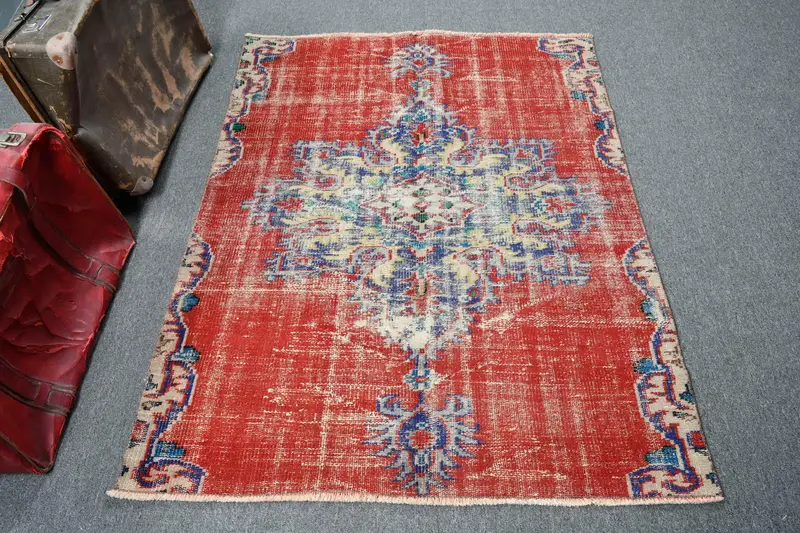 Vintage Türk Halısı, 3.9x5.1 ft Accent Halı, Kırmızı Mavi Çiçekli Halı - 1