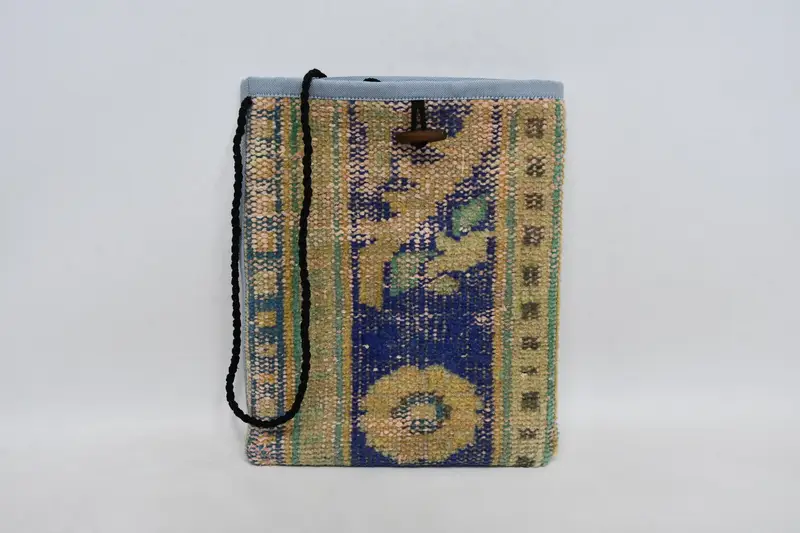 調節可能なストラップ付きヴィンテージモチーフウールクロスボディバッグ、キリムバッグ