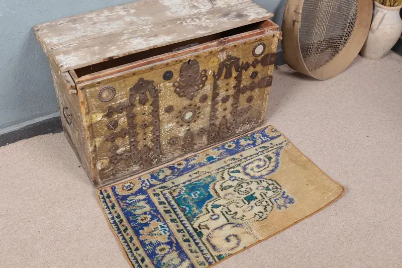 Eleganter Perserteppich in Beige und Blau, 1,6 x 2,8 Fuß, schickes Dekor