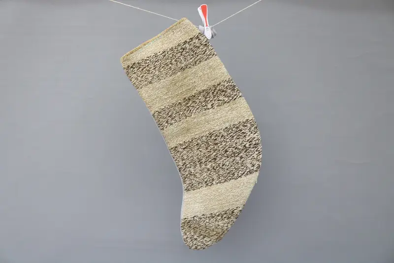 Kahverengi ve Bej Noel Süsleri Çorabı, Şenlikli Tatil Çorabı