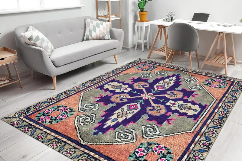 エレガントなプリントラグ：パープル、ピンク、ブラウンの花柄ヴィンテージパターン