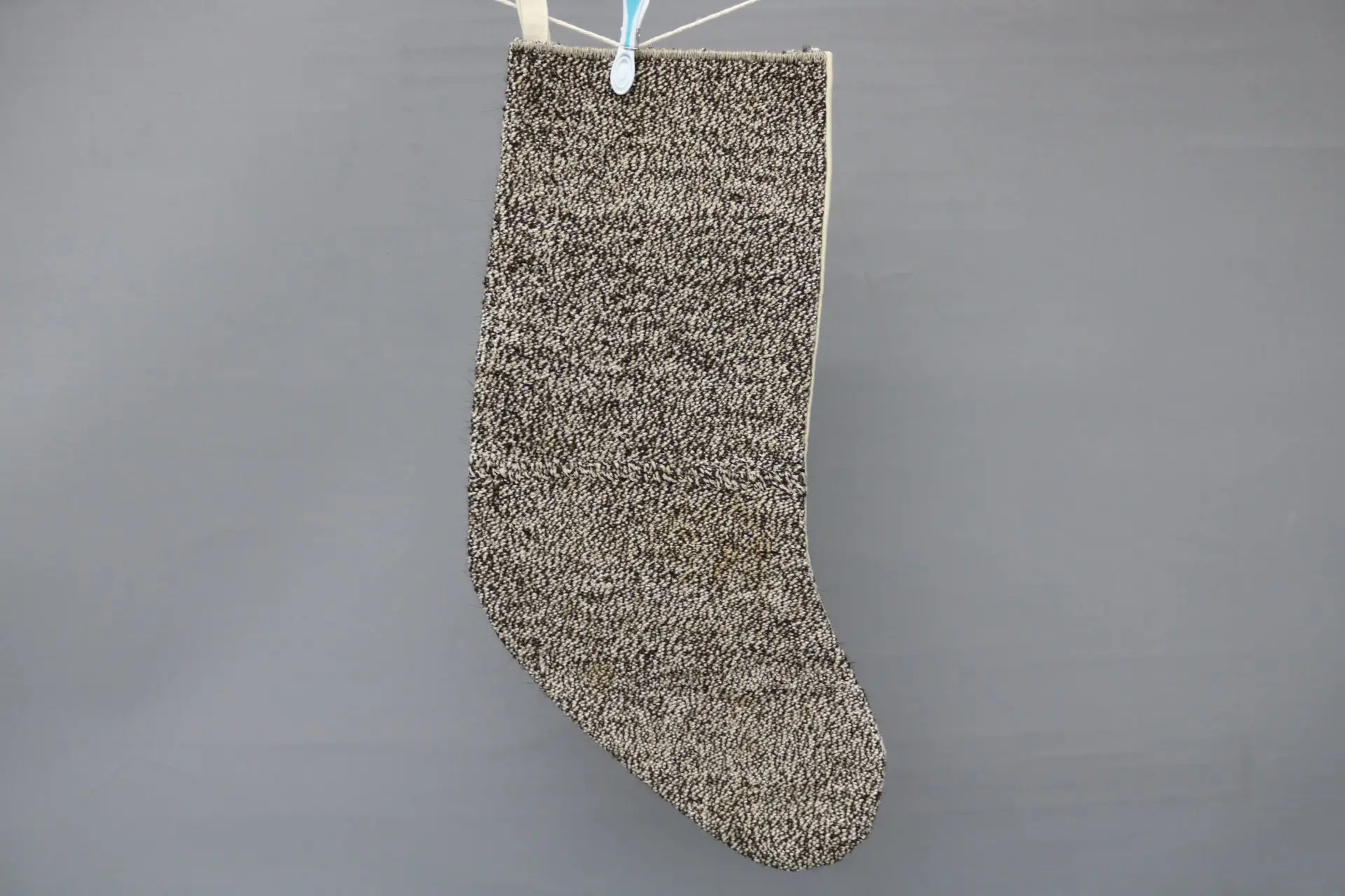 Brauner Weihnachtsstrumpf mit Ornamenten, 9 Zoll breiter Weihnachtsstrumpf - 1