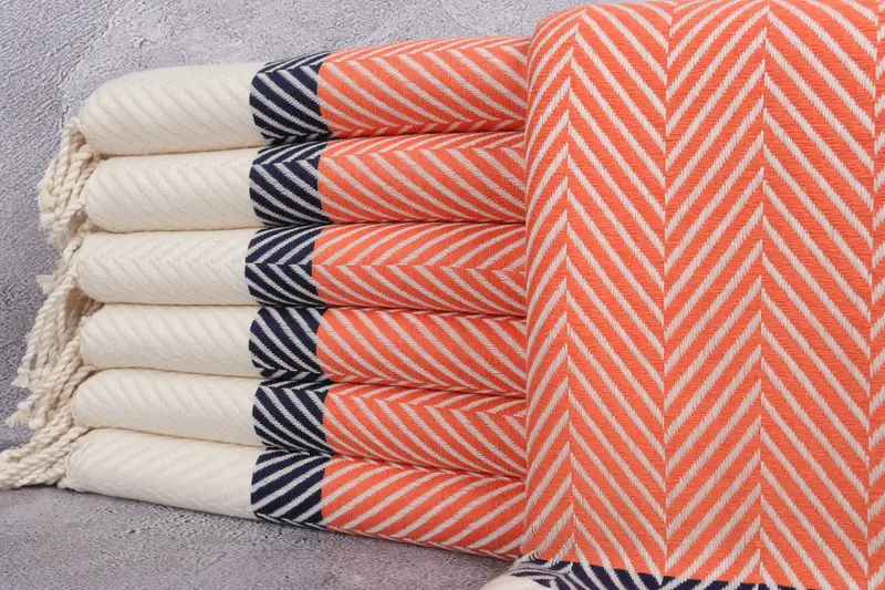 Handtuch aus Bio-Baumwolle, gestreift in Orange und Marine, 40 x 83 Zoll