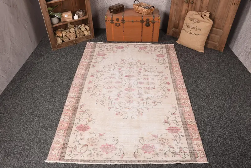 Vintage Turkish Rug 5.3x8 ft (162x243 cm), Oushak White Wool Rug - 1