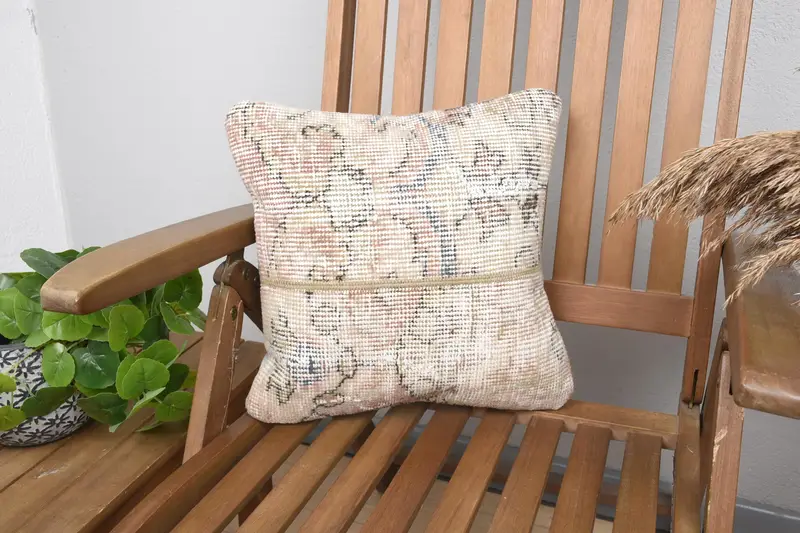 Bej & Kırmızı Patchwork Kırlent, İşlemeli Vintage Yastık