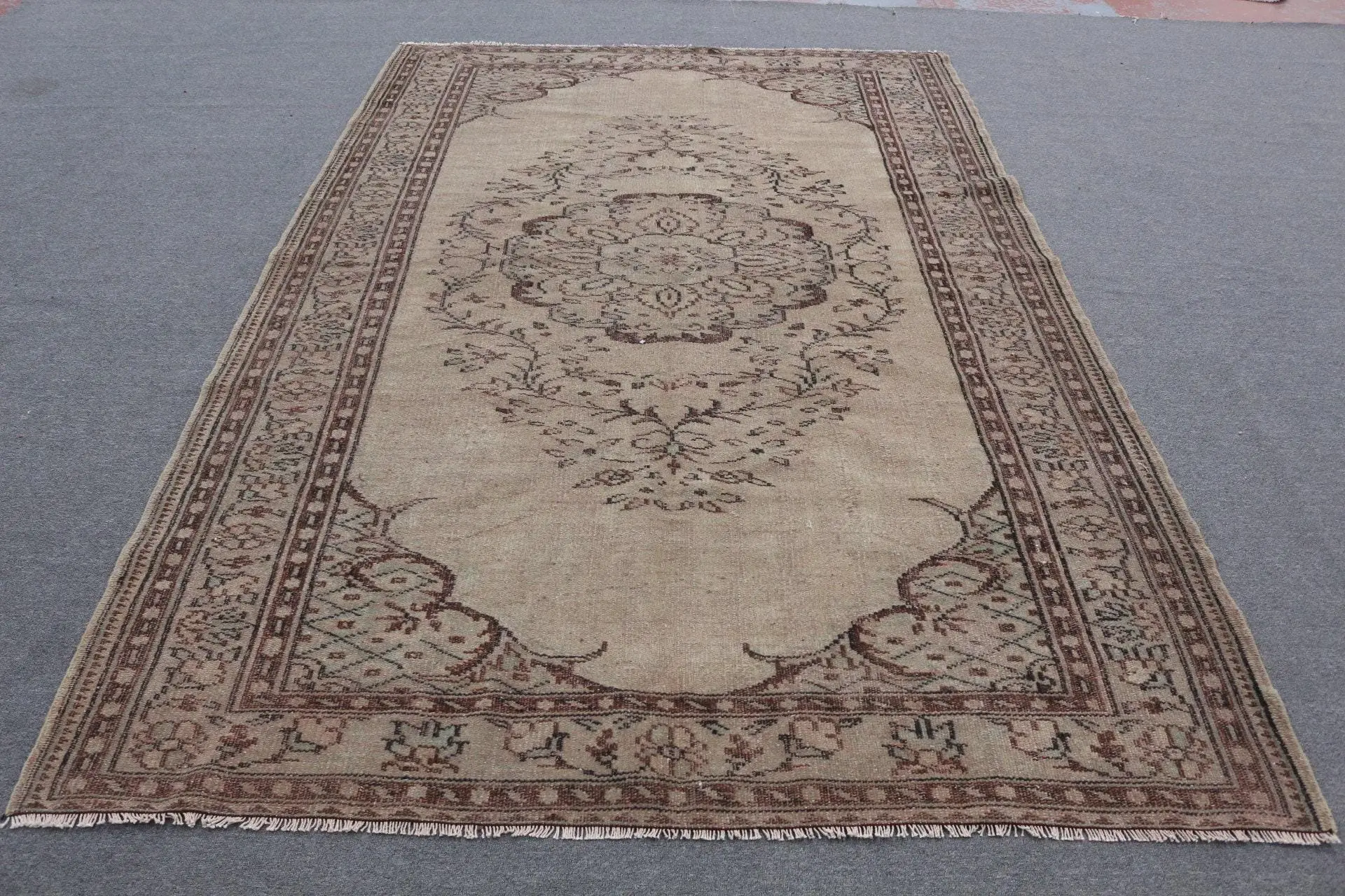 6x9.3 ft Halı, Vintage Türk Halısı, Kahverengi Bordürlü Yün Halı - 1