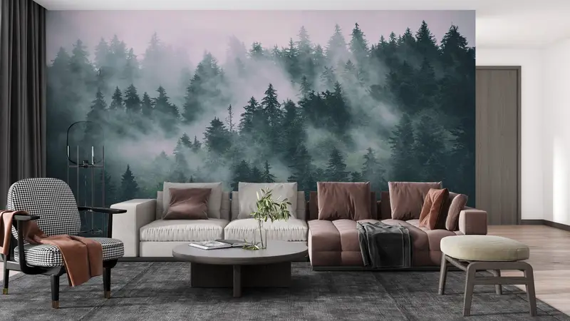 Elegante bedruckte Tapete mit nebliger Bergwaldlandschaft