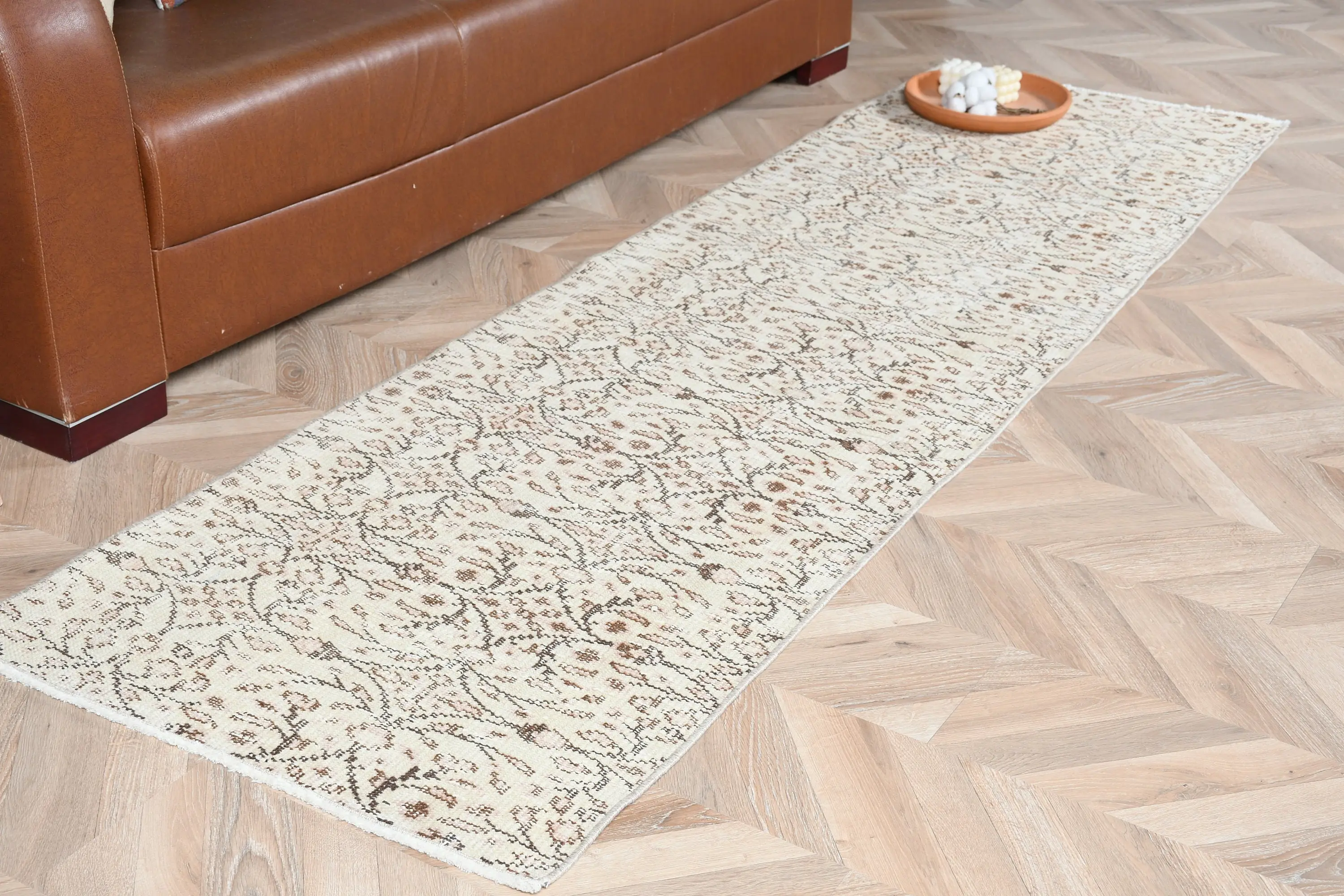 Türkischer Vintage-Teppich, 70,5 x 242 cm, weißer Wollteppich - 1