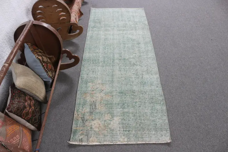 Vintage Türk Halısı, 2.3x6.1 ft Oushak Halı, Yeşil Beyaz Patchwork Halı - 1