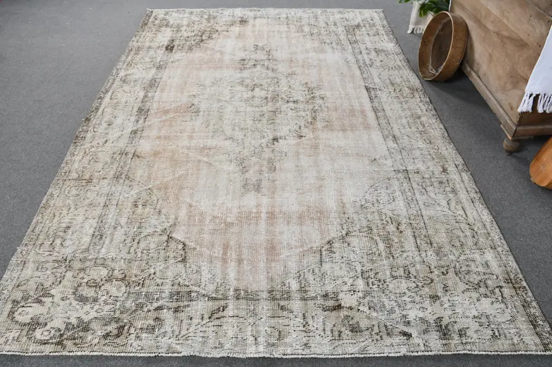 Zarif Bej ve Kahverengi Kareli Halı, 6,2x9,4 ft