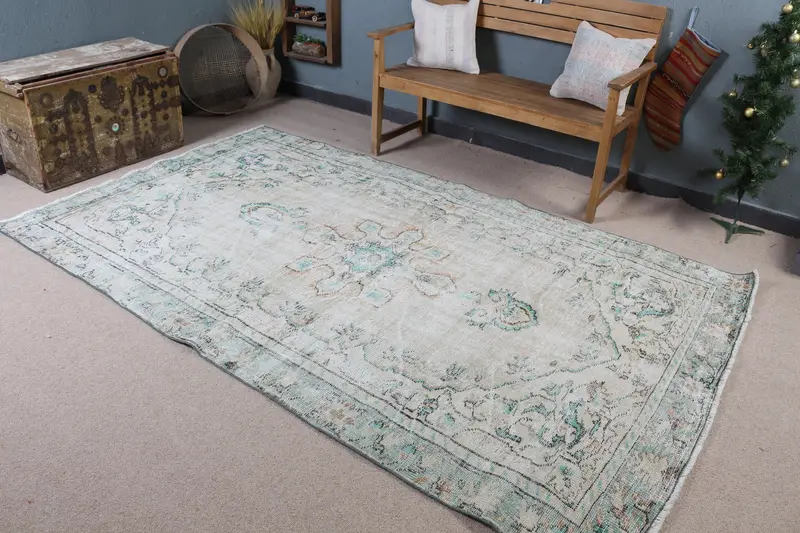 エレガントなベージュ&グリーンラグ、5.3x8.9フィートのペルシャ柄