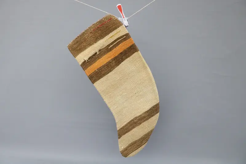 Medias de adornos navideños beige y marrón, decoración festiva navideña