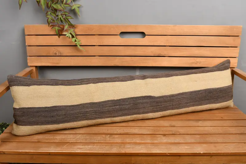 Almohada de tiro a rayas beige y marrón, cojín bordado 12x48