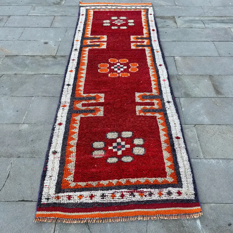 Türkischer Herki-Läuferteppich, 3,2 x 9,6 Fuß (98 x 292 cm), Vintage-Teppich mit rotem Tarnmuster - 1