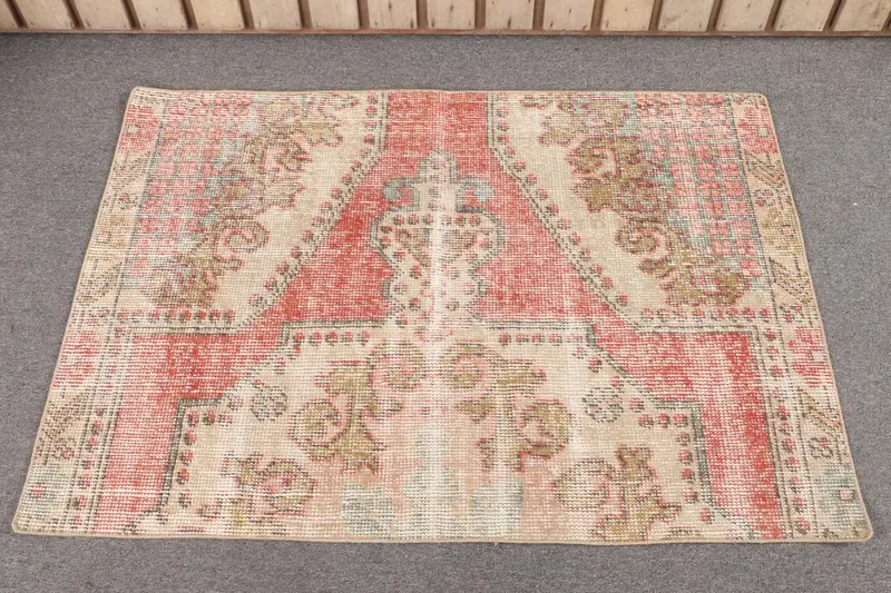 Handmade 2,6x3,9 ft Rug, Beige & Red Animal Print