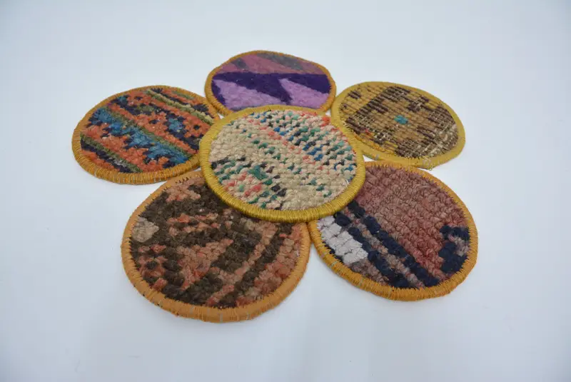 Posavasos redondo bohemio rosa y bronce, posavasos boho único