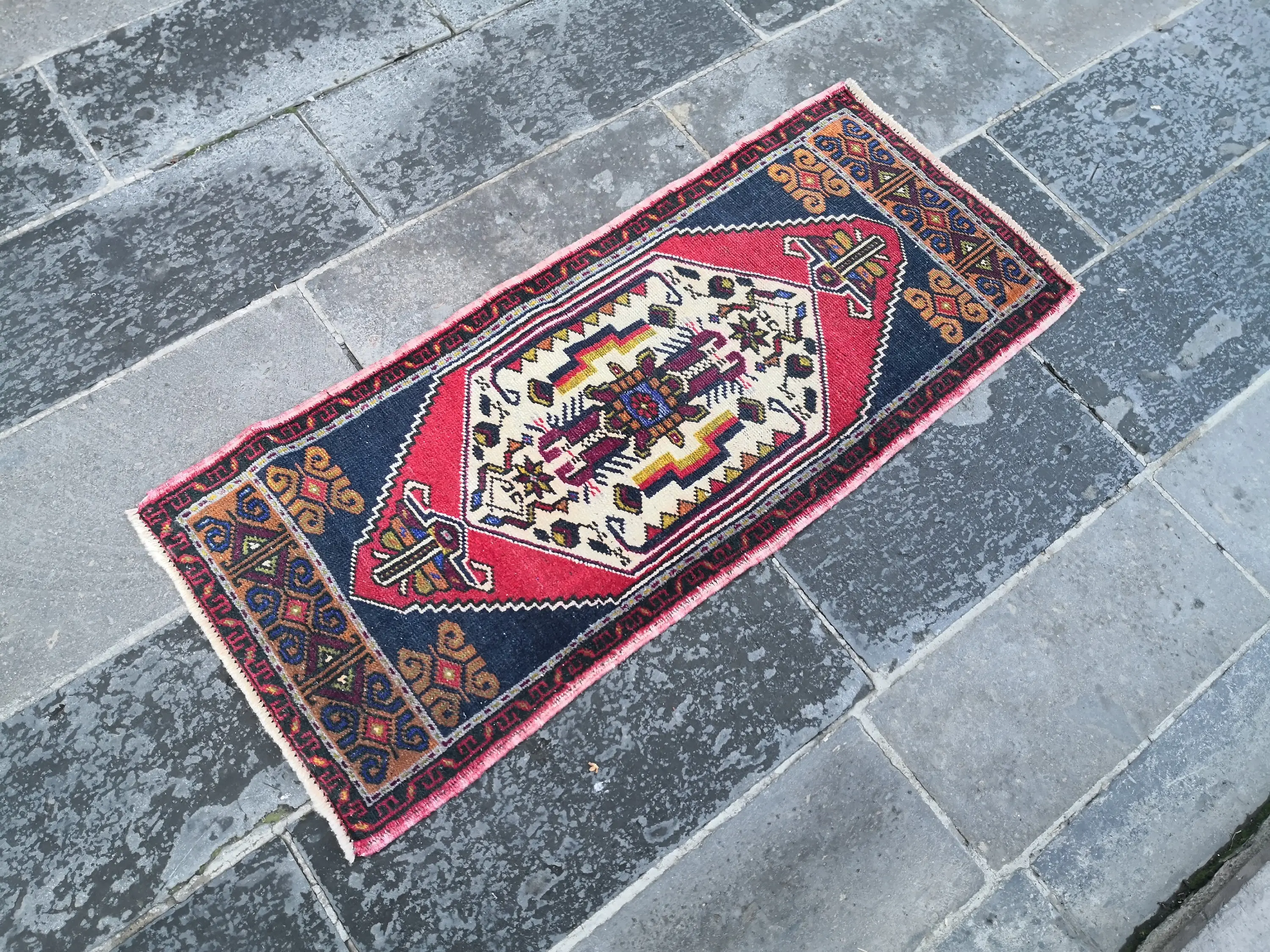 1,9x4,4 ft Vintage Teppich, türkischer kleiner Teppich, rot blauer Orientteppich - 1