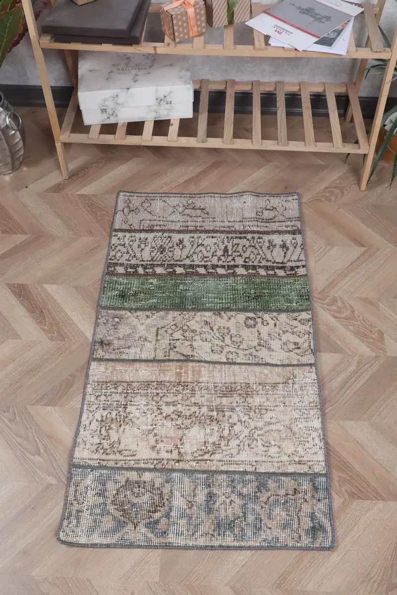 Eleganter beigefarbener Südwestteppich, 2 x 3 Fuß große grüne Akzente