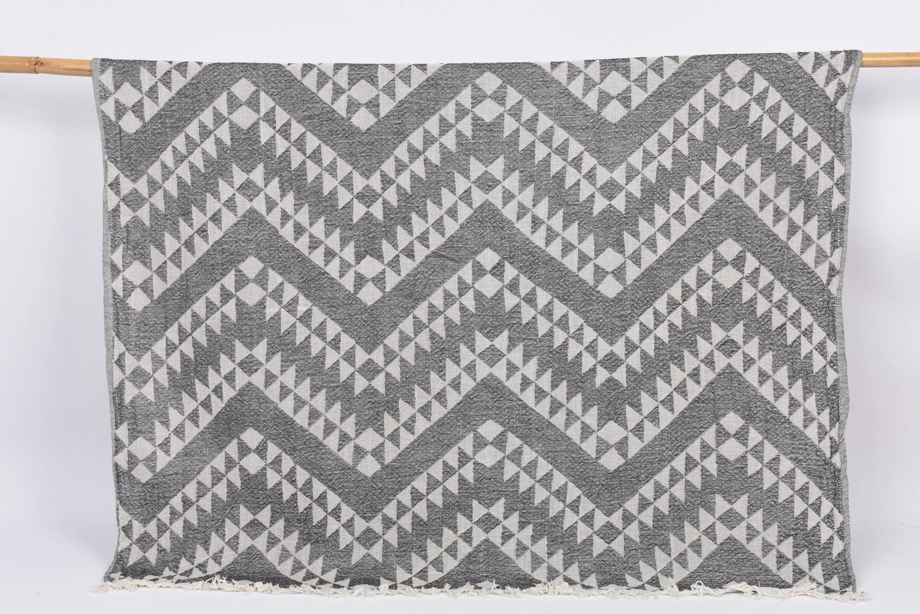 Monogram Plaj Havlusu, El Yapımı Organik Pamuk, Siyah Geometrik, 70x40 İnç - 1