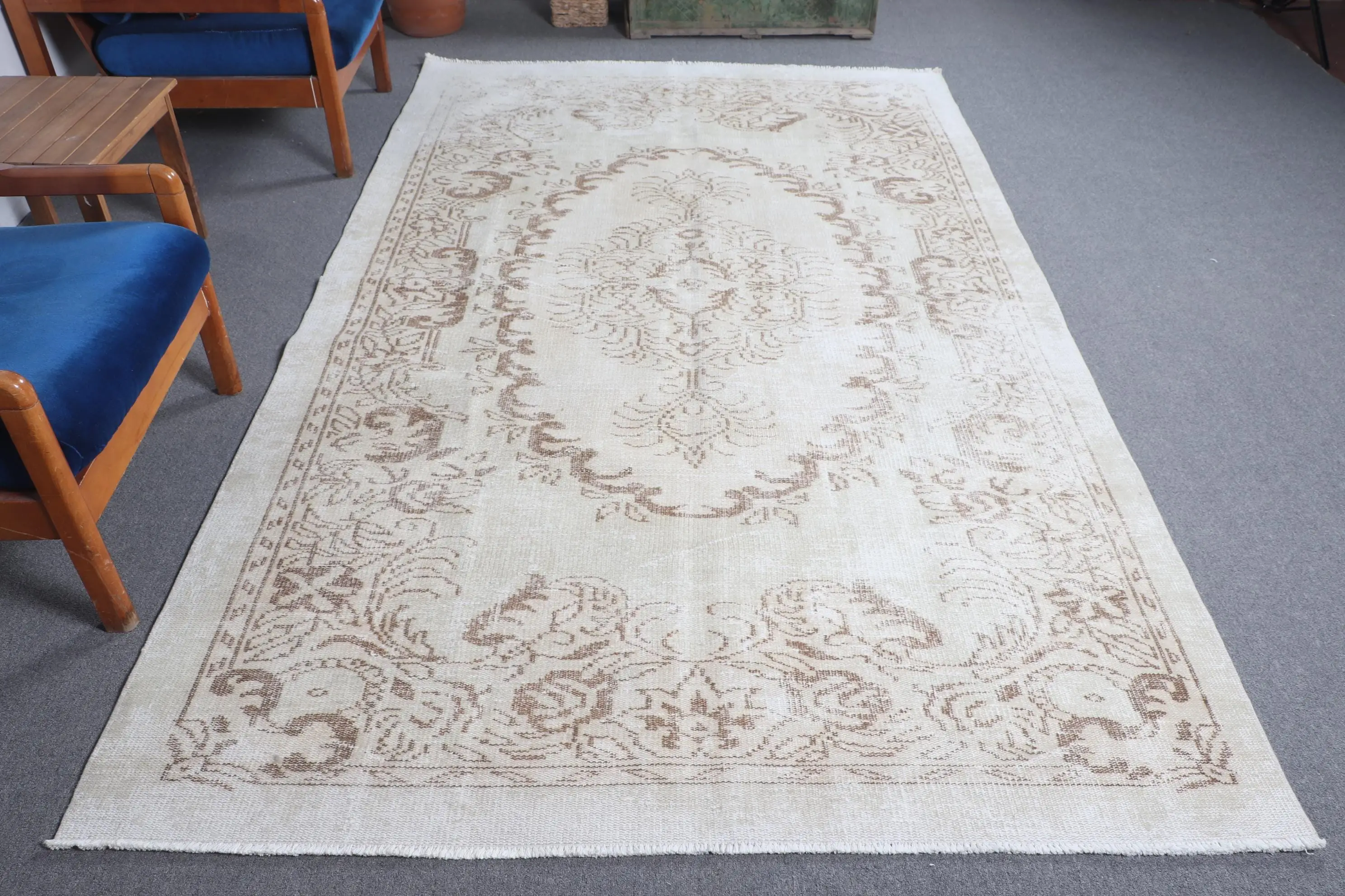 Alfombra turca de 5,8x9,6 pies, alfombra vintage, alfombra de lana floral blanca - 1